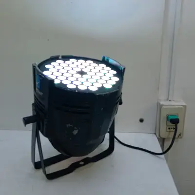 Luces Para Discoteca Marca Big Dipper Modelo Lpc007 Usado Con Desgaste Acc Con Soporte