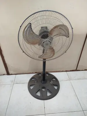 Ventilador 3 Velocidades Marca Stanlux Modelo No Tiene Usado Con Desgaste Acc 3 Aletas MetalicasBaseMotorRejillas