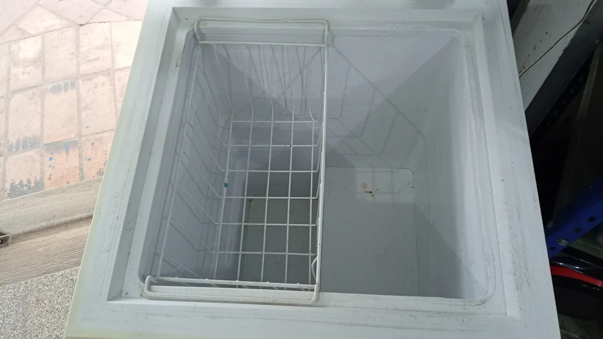 Foto 3 de Congeladora / Frezzer Marca Tokyo Litros 120 Modelo Tcon120cv Usado Con Desgaste Acc No Tiene