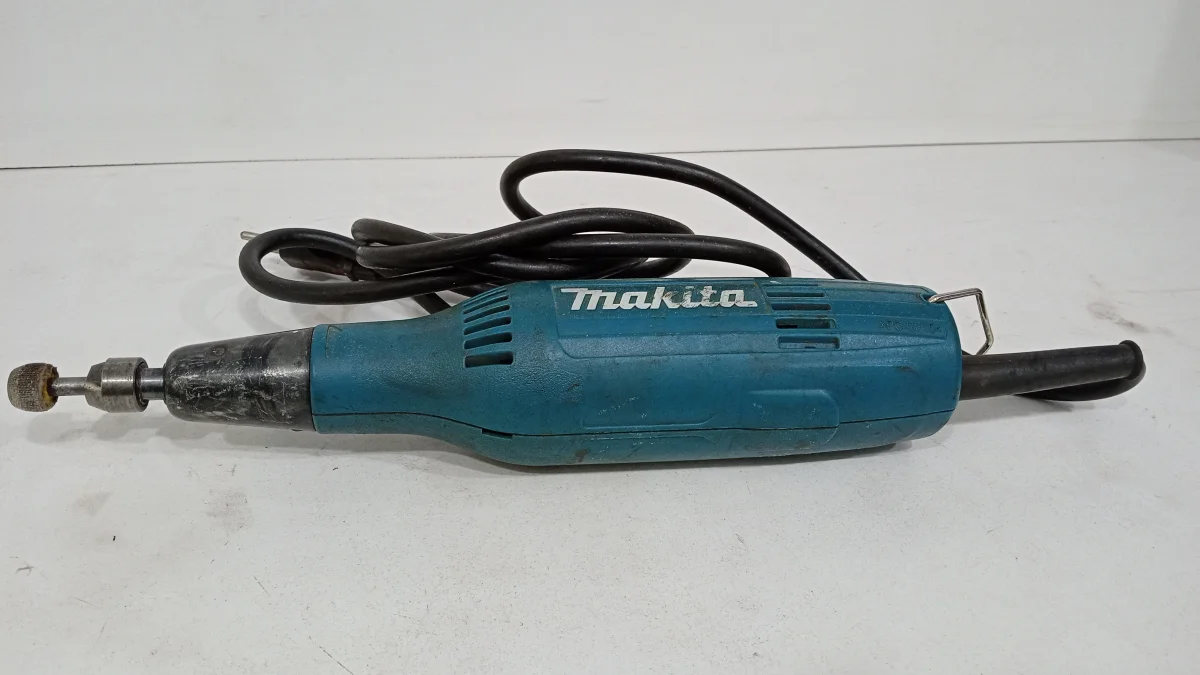 Rectificadora Manual Marca Makita. Modelo Gd0603 Acc 1accesorio