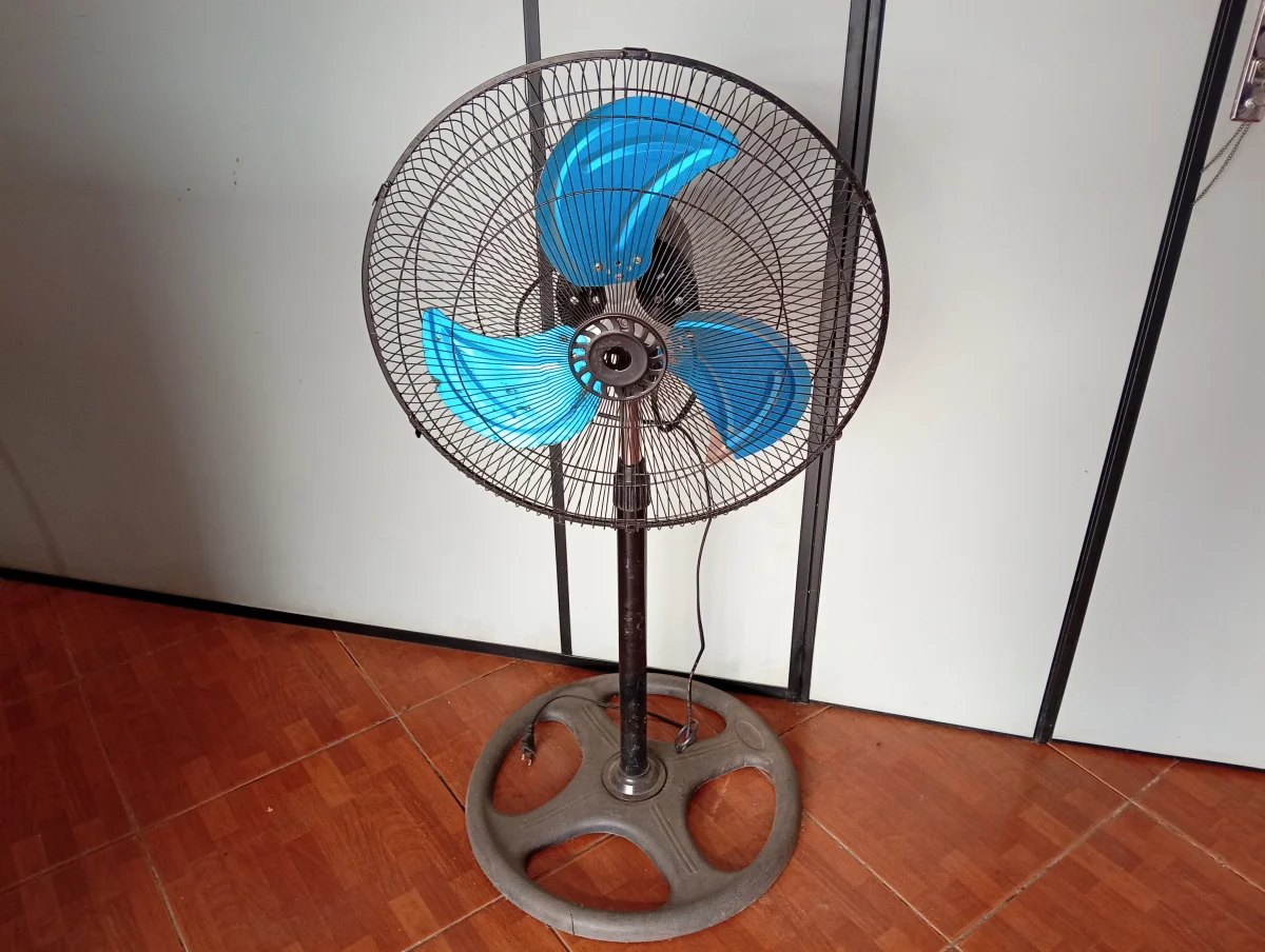 Ventilador 3 Velocidades Marca Cet Modelo No Tiene Usado Con Desgaste Acc No Tiene