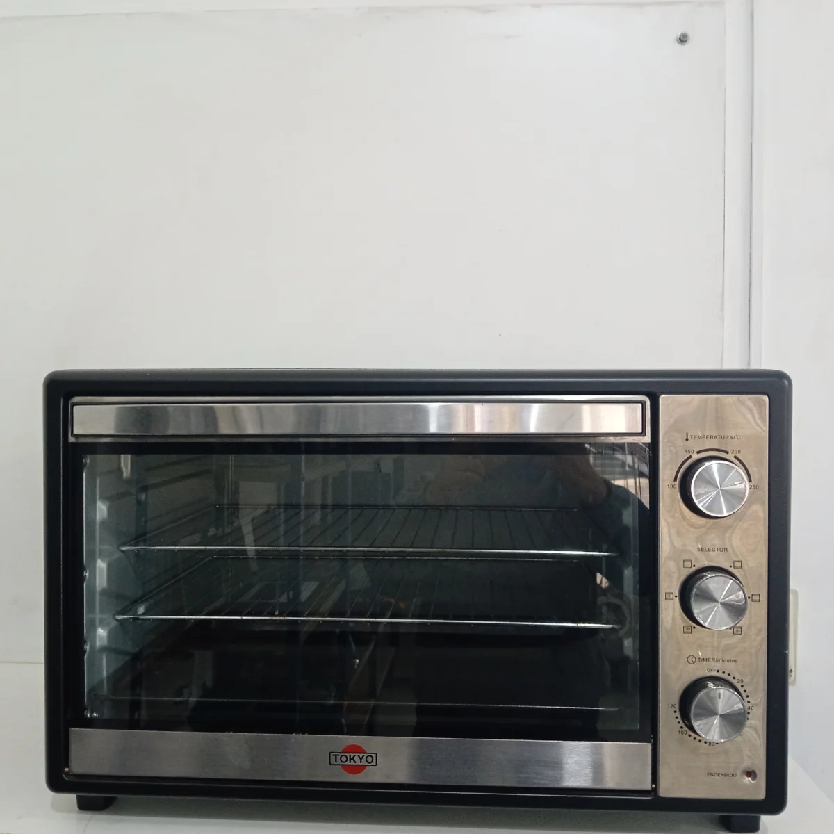 Horno Marca Tokyo Litros 66 Modelo Edthe66l Usado En Buen Estado Acc Con 2 Parrilas 1 Bandeja