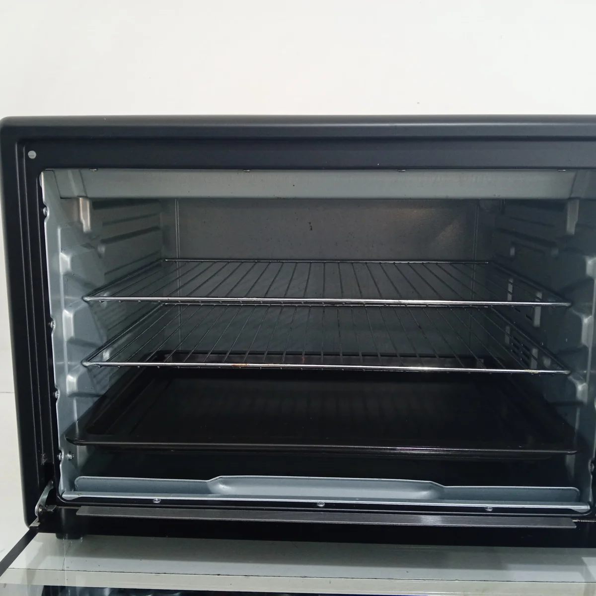 Foto 2 de Horno Marca Tokyo Litros 66 Modelo Edthe66l Usado En Buen Estado Acc Con 2 Parrilas 1 Bandeja