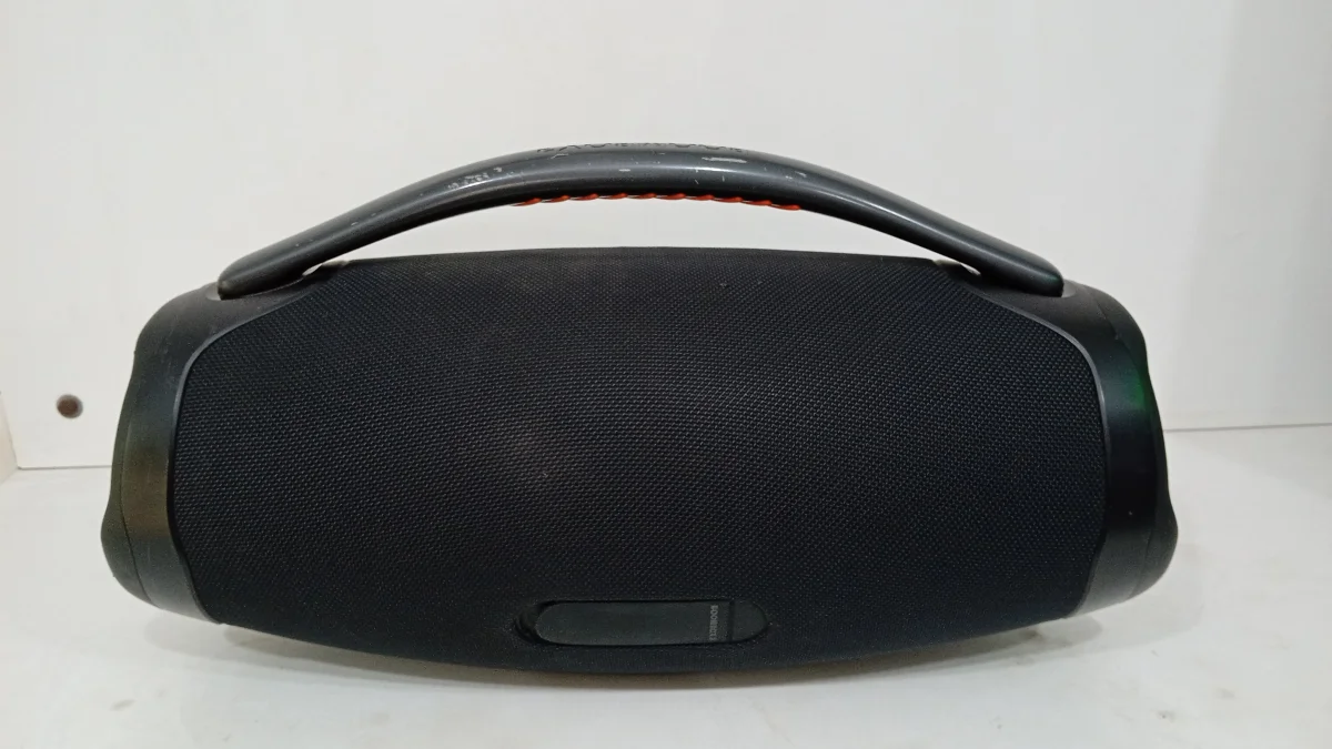 Foto 2 de Speaker Potencia Watts 180 Marca Jbl Sin Control Modelo Boombox3 Usado En Buen Estado Sin Caja Acc Cable Power