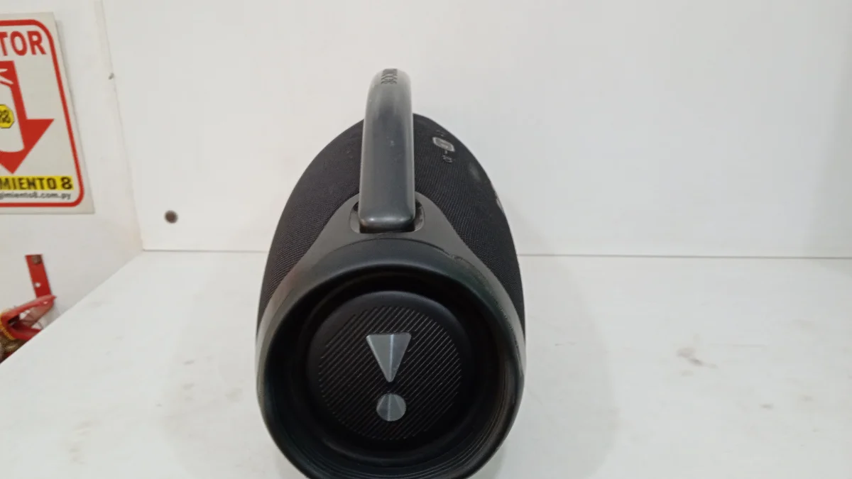 Foto 3 de Speaker Potencia Watts 180 Marca Jbl Sin Control Modelo Boombox3 Usado En Buen Estado Sin Caja Acc Cable Power