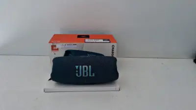Speaker Potencia Watts 30 Marca Jbl Sin Control Modelo Charge 5 Usado En Buen Estado Con Caja Acc No Tiene