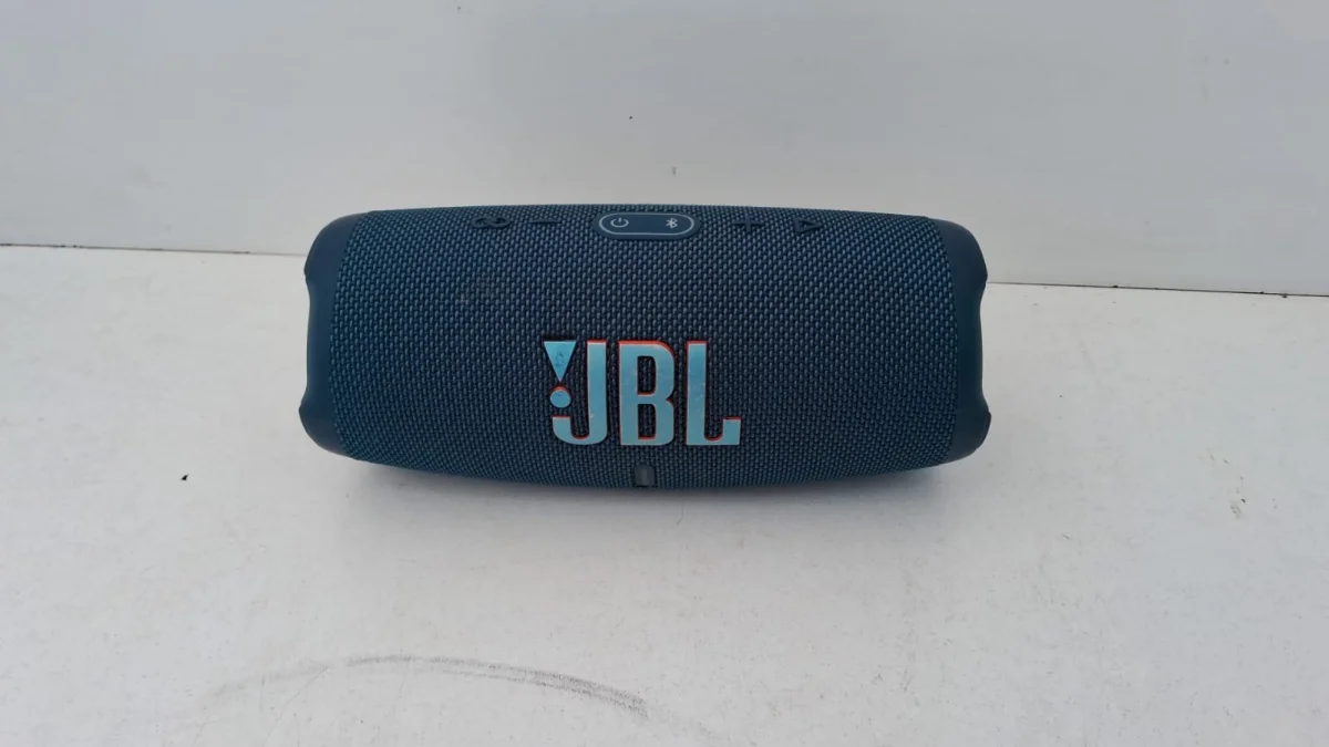 Foto 2 de Speaker Potencia Watts 30 Marca Jbl Sin Control Modelo Charge 5 Usado En Buen Estado Con Caja Acc No Tiene