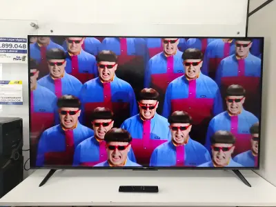 Televisor Led Smart De 55 '' Marca Tcl Modelo 55p6k Con Control Usado En Buen Estado Acc PatitasCable CteEn Caja