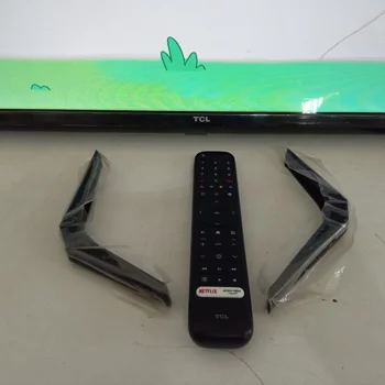 Foto 2 de Televisor Led Smart De 43 '' Marca Tlc Modelo 43s4500a Con Control Usado En Buen Estado Acc Con 2 Patitas De Pedestal Con Tornillos