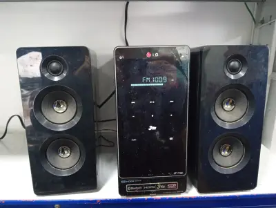 Mini Componente Marca Lg Modelo Dm2730 Nro Usado Con Desgaste Acc Dos Parlantes