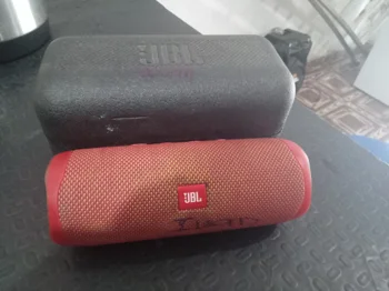 Foto 2 de Parlante Portatil Marca Jbl Modelo Flip 5 Usado En Buen Estado Con S/A Acc S/A