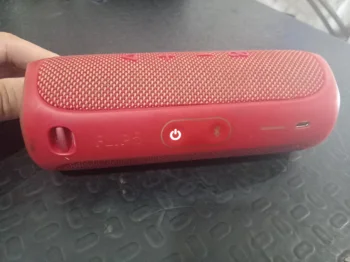 Foto 3 de Parlante Portatil Marca Jbl Modelo Flip 5 Usado En Buen Estado Con S/A Acc S/A