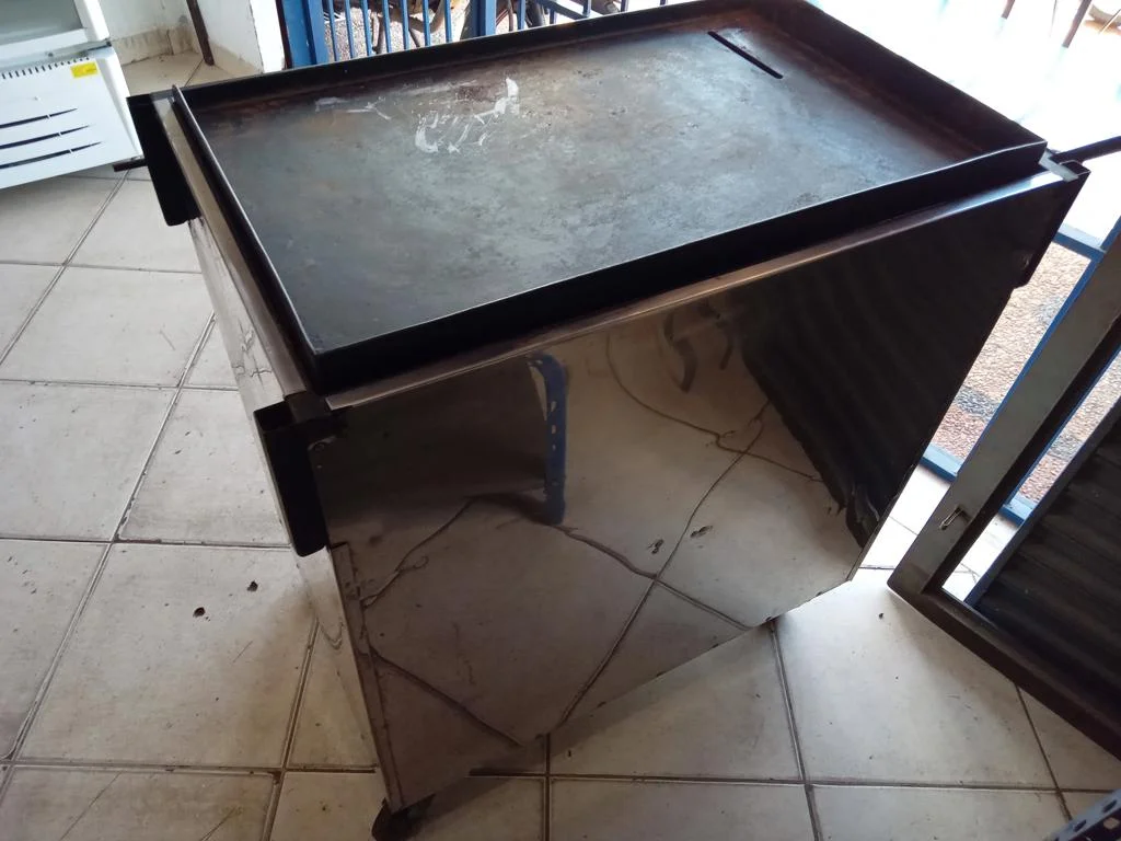 Carrito Lomitero Marca No Tiene Modelo No Tiene Usado En Buen Estado Con Plancha De Casi 1 Metro Con 2 Quemadores A Uno Le Falta Su Plastico Para Abrir Acc Rueditas