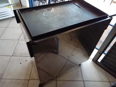 Carrito Lomitero Marca No Tiene Modelo No Tiene Usado En Buen Estado Con Plancha De Casi 1 Metro Con 2 Quemadores A Uno Le Falta Su Plastico Para Abrir Acc Rueditas