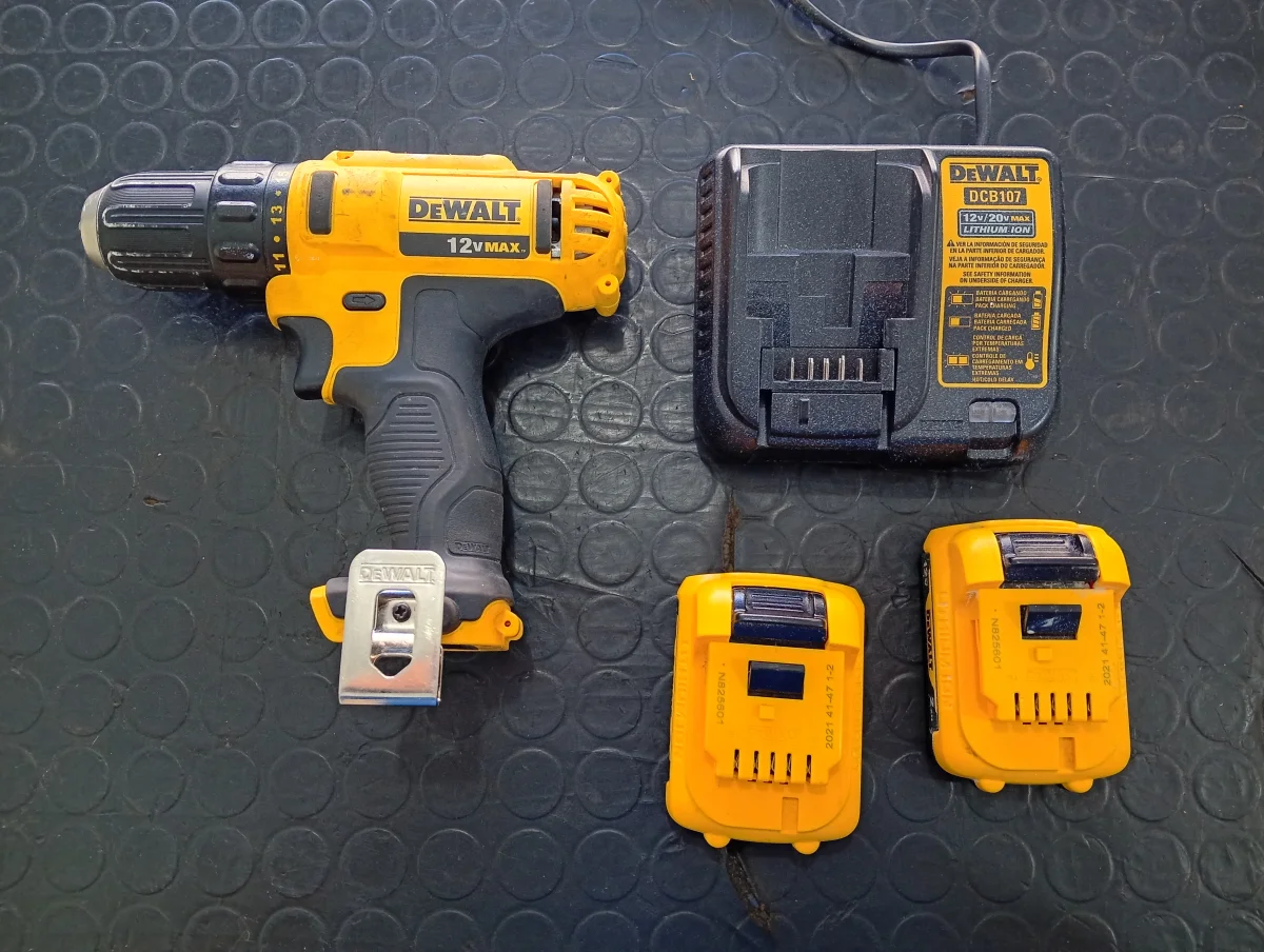 Taladro Marca Dewalt Modelo Dcd710-B2 Acc 1 Cargador2 Baterias