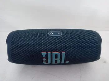 Foto 2 de Speaker Potencia Watts No Tiene Marca Jbl Sin Control Modelo Charge 5 Usado En Buen Estado Con Caja Acc Cable Usb