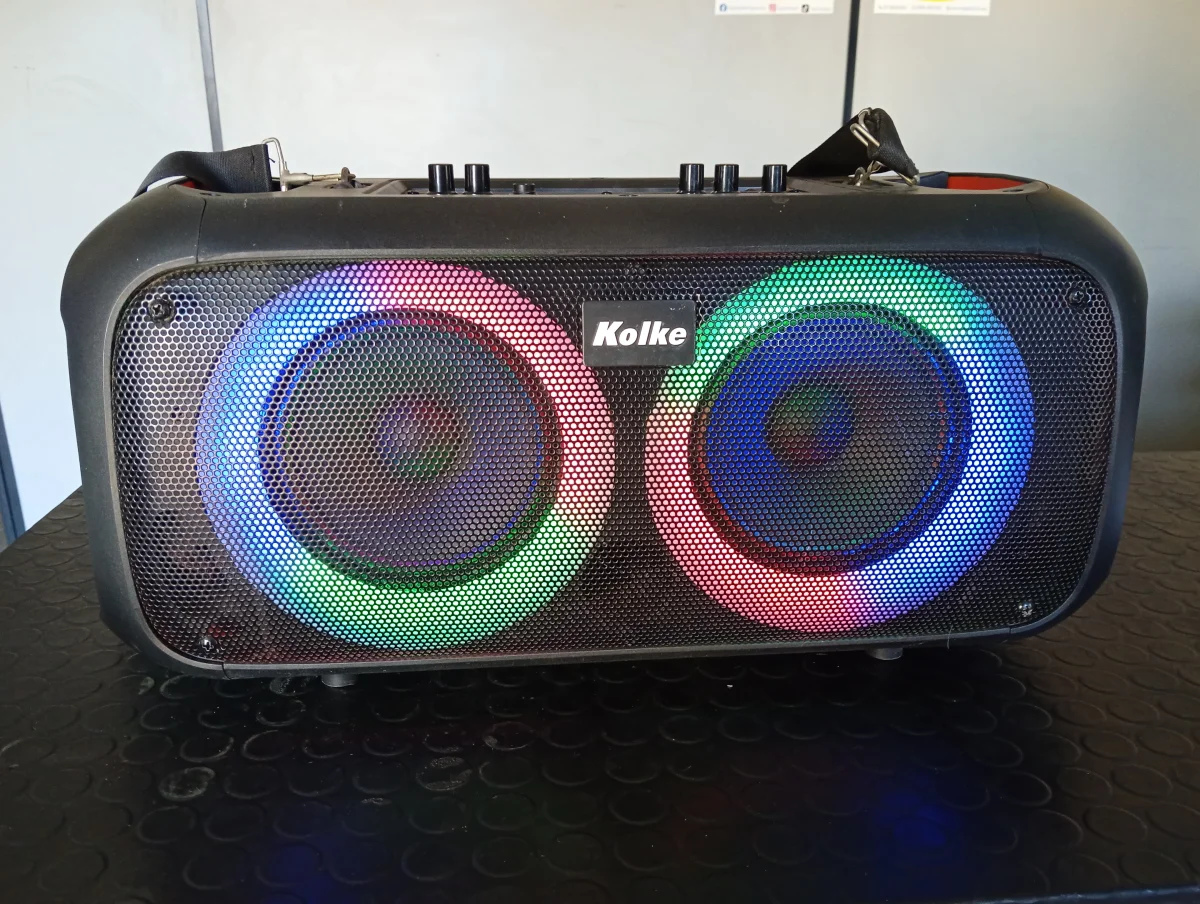 Parlante Portatil Marca Kolke Modelo Kpb-515 Usado En Buen Estado Con No Tiene Acc Correa
