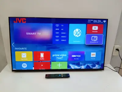 Televisor Led Smart De 42 '' Marca Jvc Modelo Lt42n750ua Con Control Usado En Buen Estado Acc Patitas