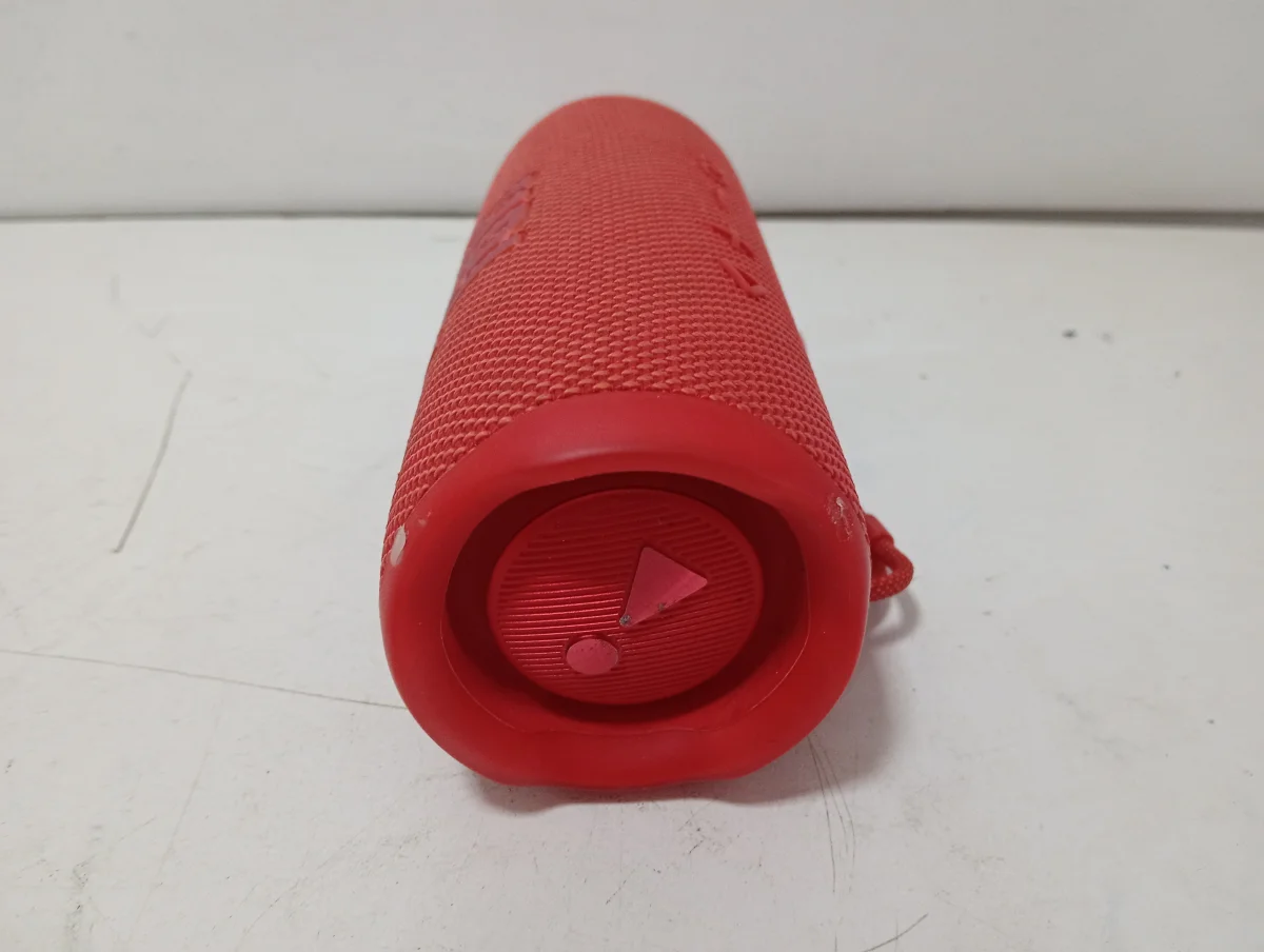 Foto 3 de Parlante Portatil Marca Jbl Modelo Flip6 Usado En Buen Estado Con No Tiene Acc No Tiene