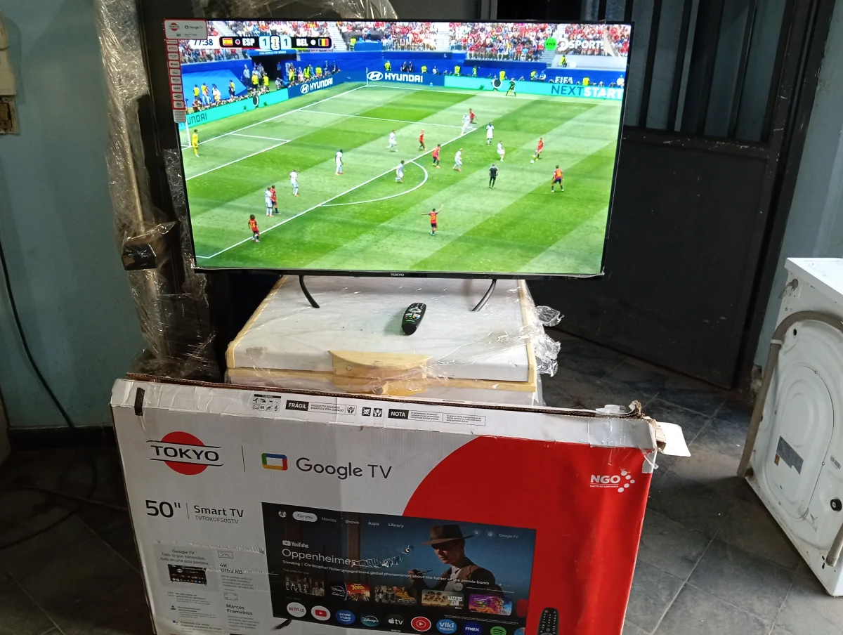 Foto 3 de Televisor Led Smart De 50 '' Marca Tokyo Modelo Tvtokuf50gtv Con Control Usado En Buen Estado Acc CajaPar De PatitasCable Cte