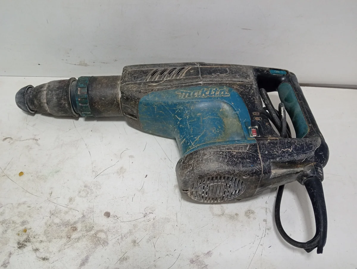 Rotomartillo Marca Makita. Modelo Hm12030c Usado Con Desgaste Con 1 Mecha Acc No Tiene