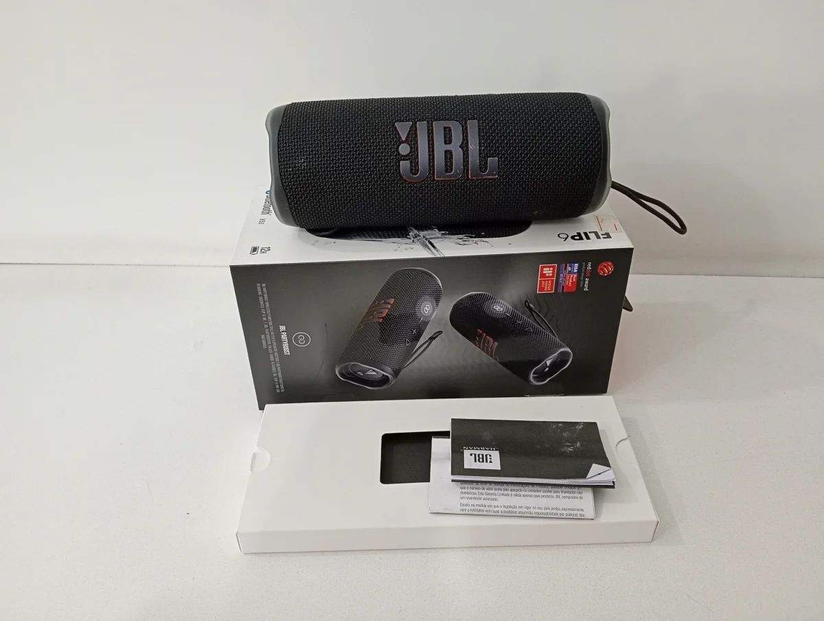 Foto 2 de Speaker Potencia Watts 30 Marca Jbl Sin Control Modelo Flip6 Usado En Buen Estado Con Caja Acc Manual