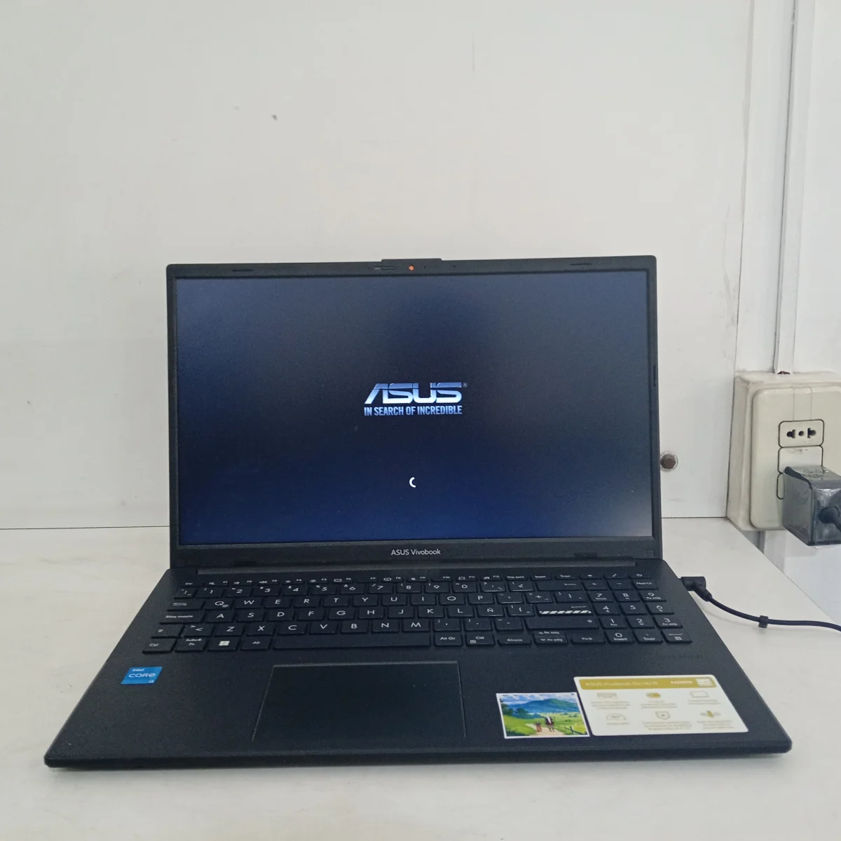 Foto 2 de Notebook Marca Asus Modelo Vivobook Go 15 Procesador Core I3 Memoria Ram 8 Gb Disco Duro 500 Gb Generacion 305 Acc No Tiene