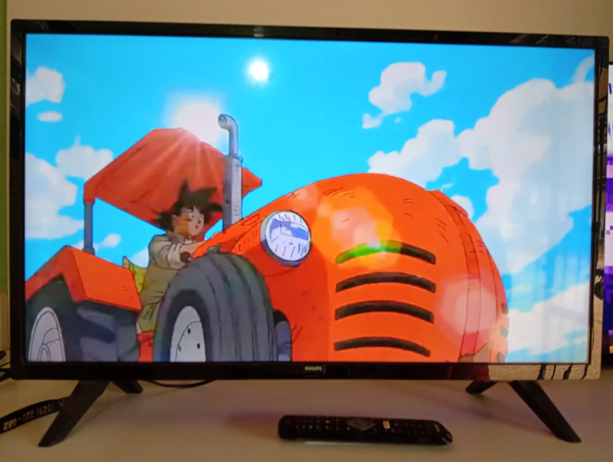 Televisor Led Smart De 32 '' Marca Philips Modelo 32phd Con Control Usado En Buen Estado Acc Patitas