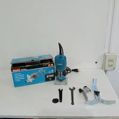 Fresadora Marca Makita. Modelo 3709 Usado En Buen Estado Acc Con Juegos De LlaveBase Regulable