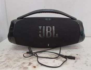 Parlante Portatil Marca Jbl Modelo Boombox3 Usado Con Desgaste Con Cable Power Acc No Tiene