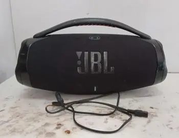 Parlante Portatil Marca Jbl Modelo Boombox3 Usado Con Desgaste Con Cable Power Acc No Tiene