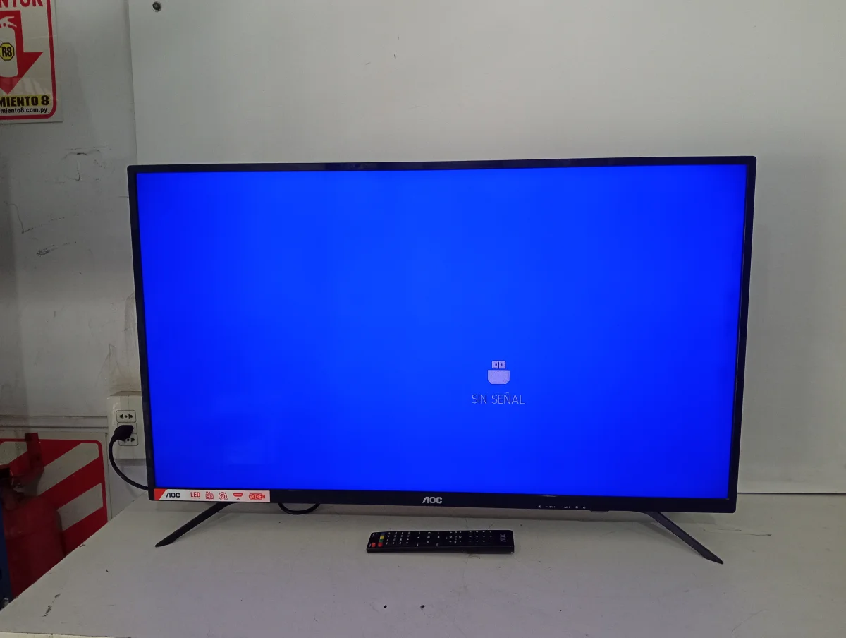 Televisor Led Convencional De 40 '' Marca Aoc Modelo Le401370 Usado En Buen Estado Con Control Sin Caja Acc ControlPatitas