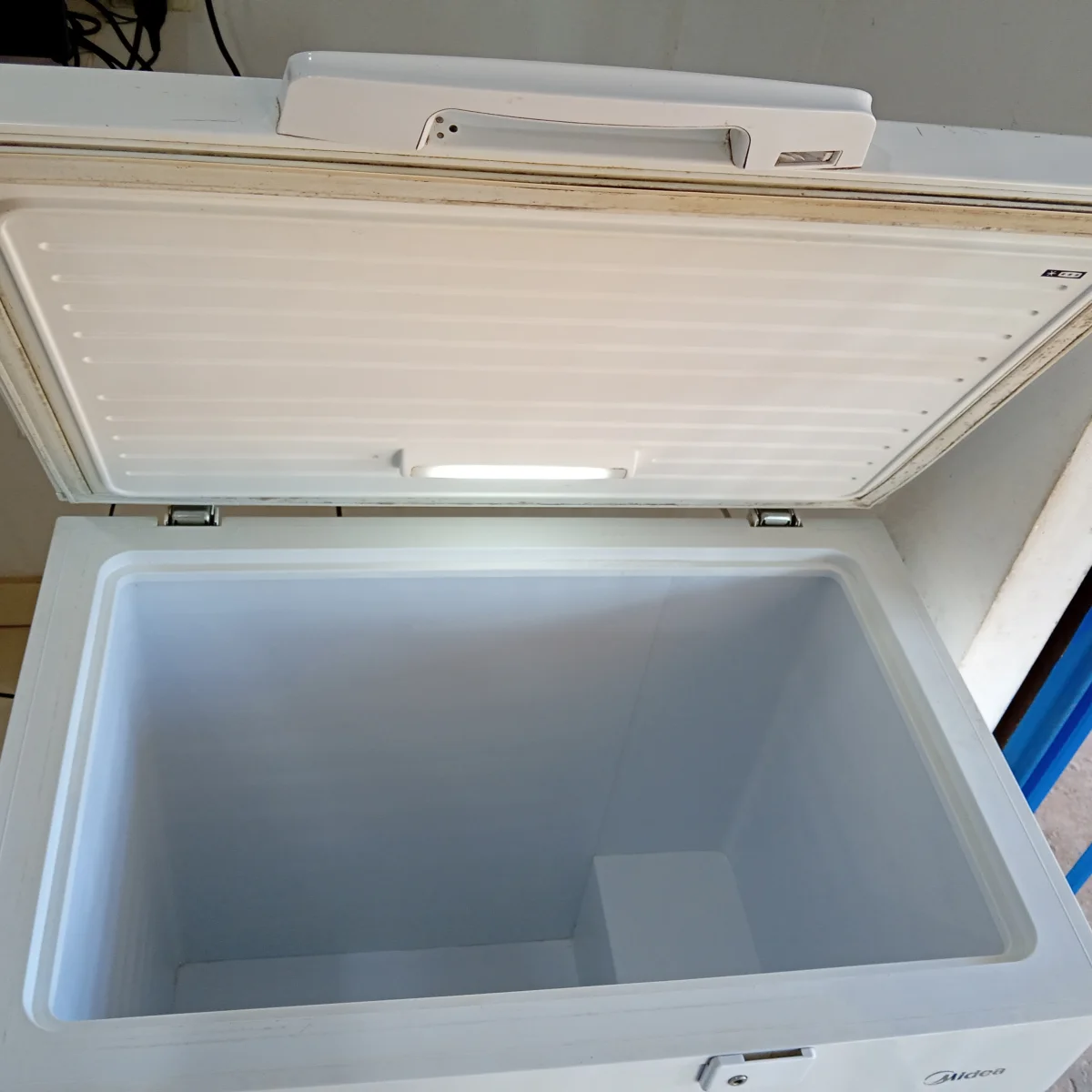Foto 2 de Congeladora / Frezzer Marca Midea Litros 200 Modelo Mdrc280fzg01 Usado En Buen Estado Acc No Tiene