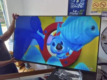Foto 2 de Televisor Led Smart De 55 '' Marca Dayo Modelo Dayo5908 Con Control Usado En Buen Estado Acc Dos Patitas