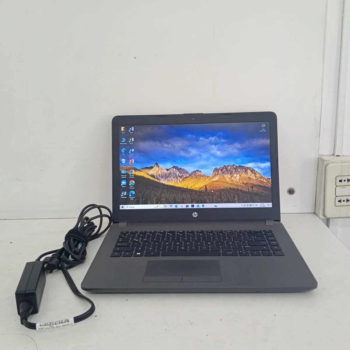 Notebook Marca Hp Modelo Hp245 G6 Procesador Amd A9 Memoria Ram 8 Gb Disco Duro 500 Gb Generacion No Tiene Acc No Tiene