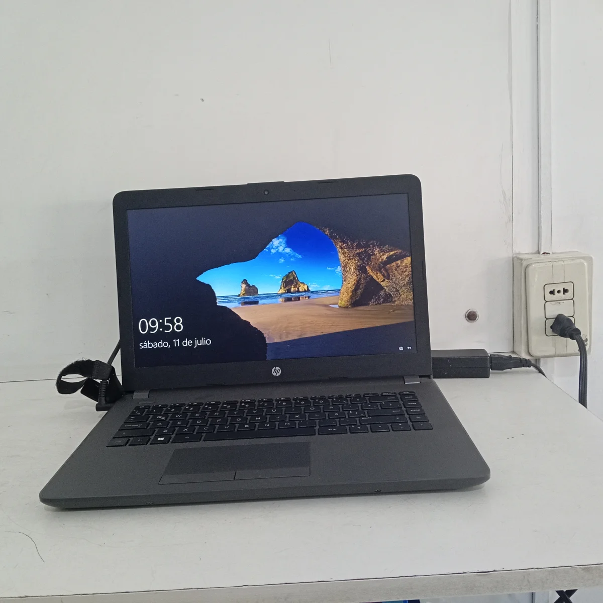 Foto 2 de Notebook Marca Hp Modelo Hp 245 G6 Procesador Amd 9a Memoria Ram 8 Gb Disco Duro 500 Gb Generacion No Tiene Acc No Tiene