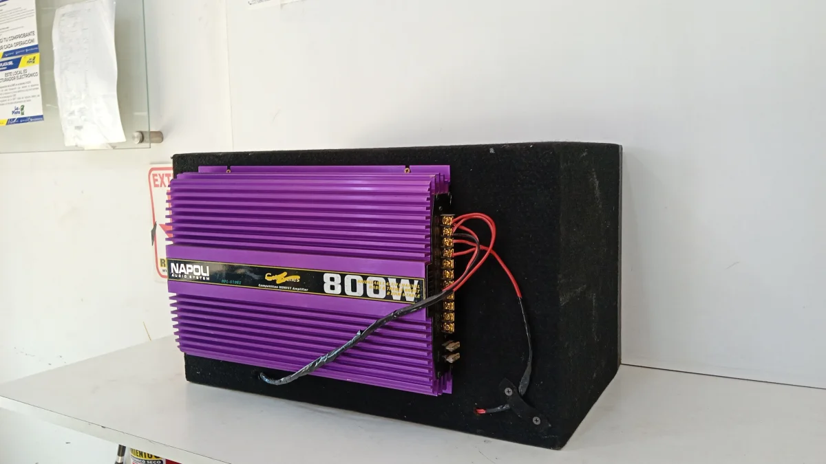 Foto 3 de Caja C/ Parlantes Para Auto Usado En Buen Estado Acc Woofer De 12mb + 1 Corneta+Super Twister