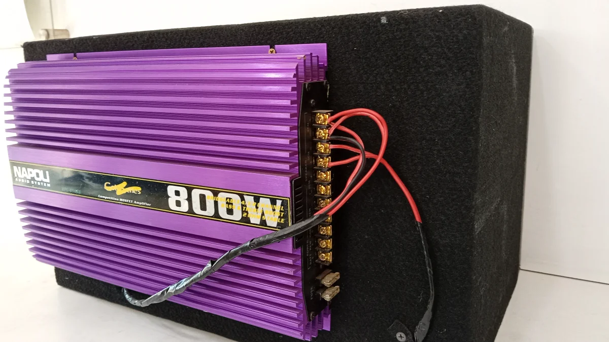 Foto 2 de Amplificador De Sonido P/ Automovil Marca Napoli Modelo Npl-610gx Usado En Buen Estado Acc No Tiene