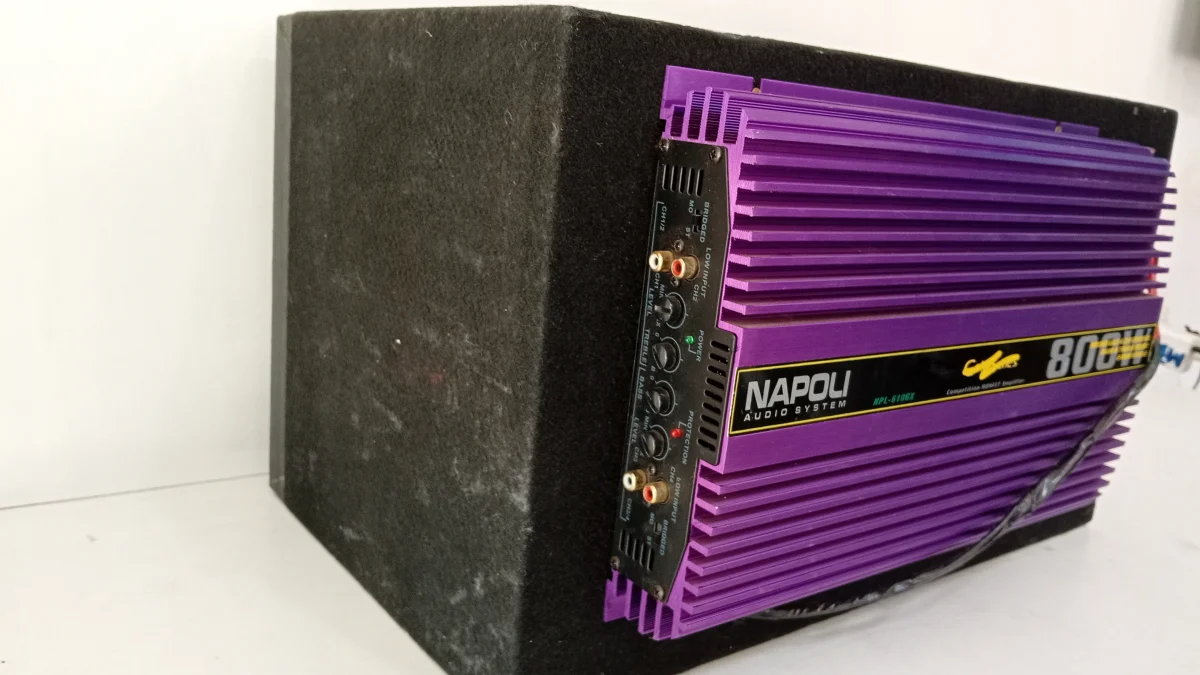 Foto 3 de Amplificador De Sonido P/ Automovil Marca Napoli Modelo Npl-610gx Usado En Buen Estado Acc No Tiene