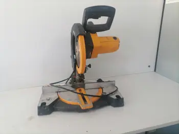 Sierra Tipo Ingletadora Marca Fascy Modelo Fa8902 Nro Usado En Buen Estado Acc ProtectorDisco De CorteBase1manija De Agarre1pila