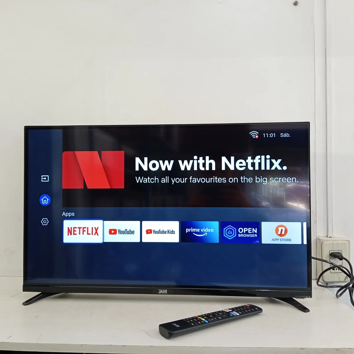 Televisor Led Smart De 32 '' Marca Jam Modelo Ultraslim-32fcs Con Control Usado En Buen Estado Acc Con 2 Patitas De Pedestal Con Cable Power Fijo
