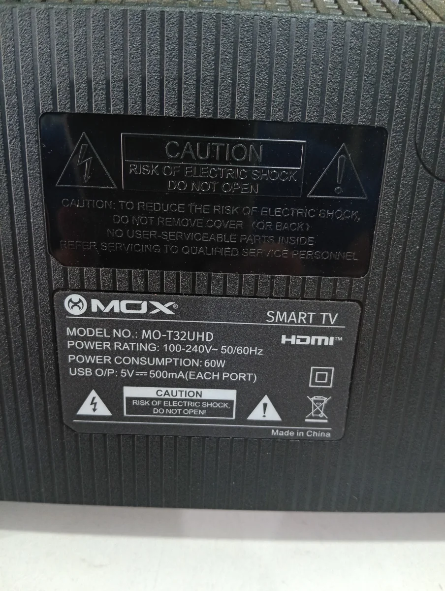 Foto 3 de Televisor Led Smart De 32 '' Marca Mox Modelo Mo-T32uhd Con Control Usado En Buen Estado Acc Con Patitas Con Control