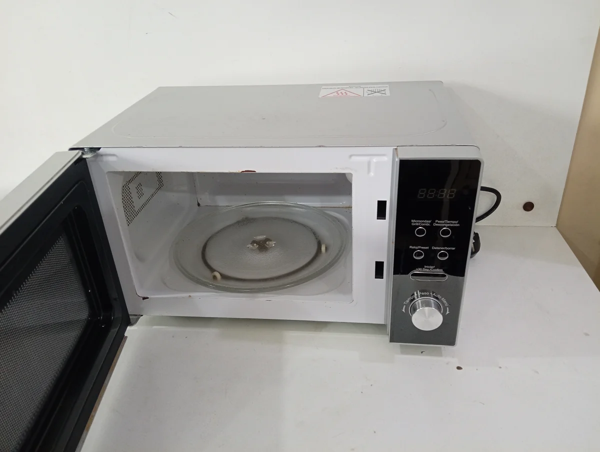 Foto 2 de Microondas Marca Jam De 20l Modelo Ag720c3d Usado En Buen Estado Acc Con Plato