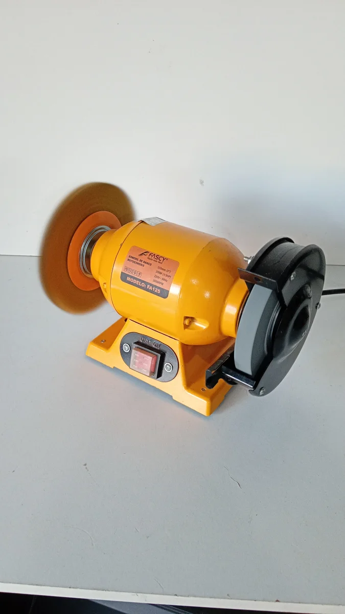 Foto 3 de Esmeril Marca Fascy Modelo Fa125 Usado En Buen Estado Acc Disco Y Cepillo Protector