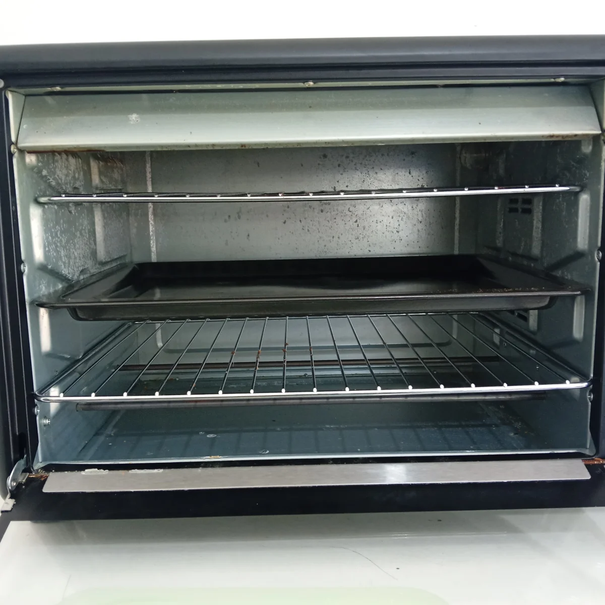 Foto 2 de Horno Marca Tokyo Litros 46 Modelo Edthelistop Usado En Buen Estado Acc 2 Parrilla1 AsaderaLuz Interna