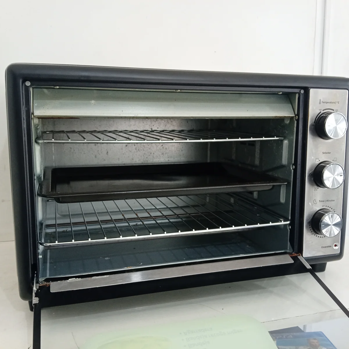 Foto 3 de Horno Marca Tokyo Litros 46 Modelo Edthelistop Usado En Buen Estado Acc 2 Parrilla1 AsaderaLuz Interna