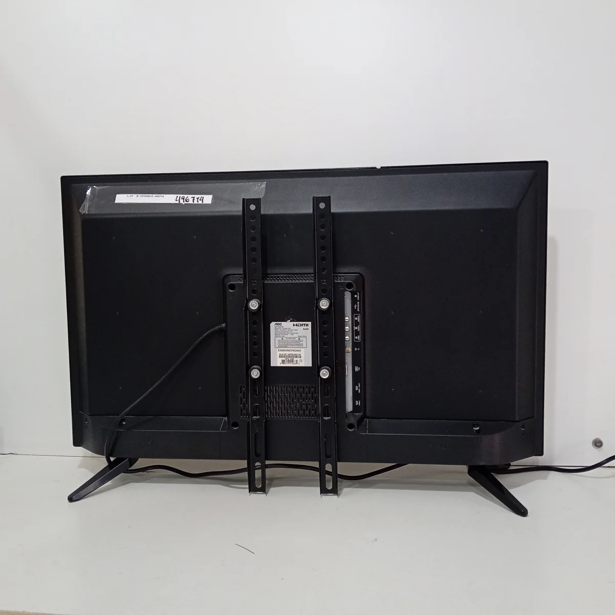 Foto 3 de Televisor Led Smart De 32 '' Marca Aoc Modelo Le32m1370 Con Control Usado En Buen Estado Acc Par De PatitasSoporte De Pared