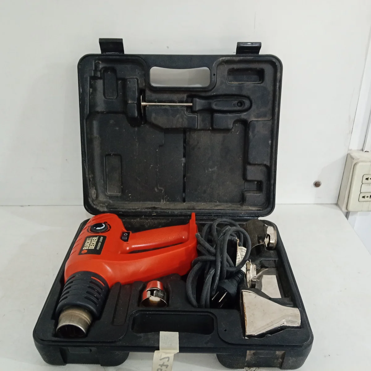 Foto 2 de Pistola De Calor Marca Black & Decker Modelo Kx2000k Con Caja Con No Tiene Acc 5 Accesorios Adaptadores De Pico