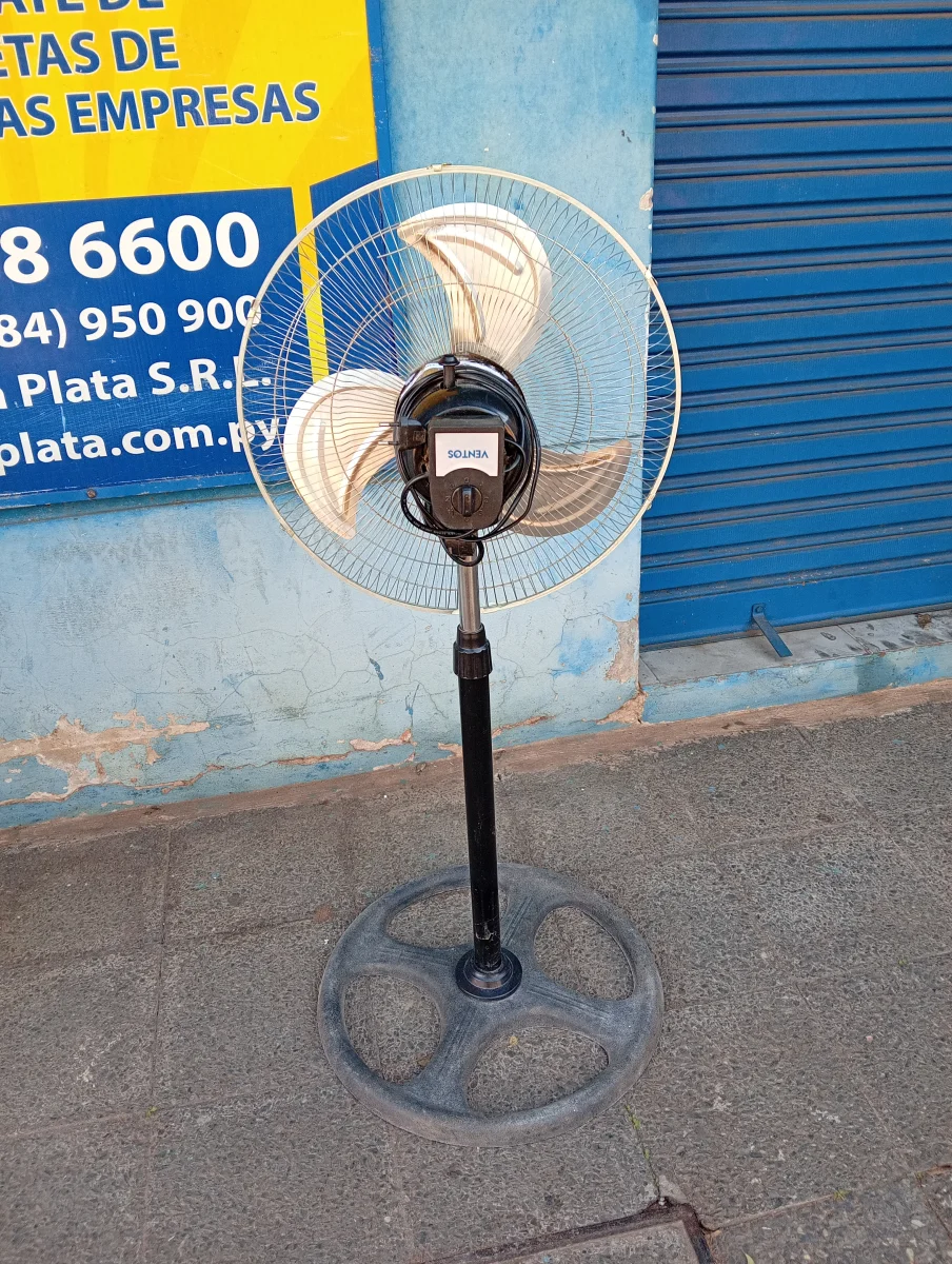 Foto 2 de Ventilador 3 Velocidades Marca Ventos De Pie Modelo Vn017 Usado En Buen Estado Acc No Tiene