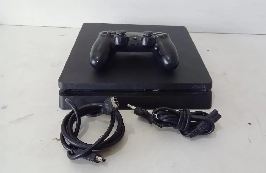 Juego Electronico Ps4 Marca Sony Modelo Cuh-2115a Disco Duro 825 Gb Con Control Sin Caja Usado En Buen Estado Acc HdmiCable CorrienteCable Usb